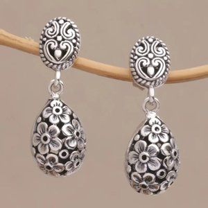 BEAUTIFUL Vintage Inspired Romantic Floral Teardrop Silver Drop Dangle Earrings